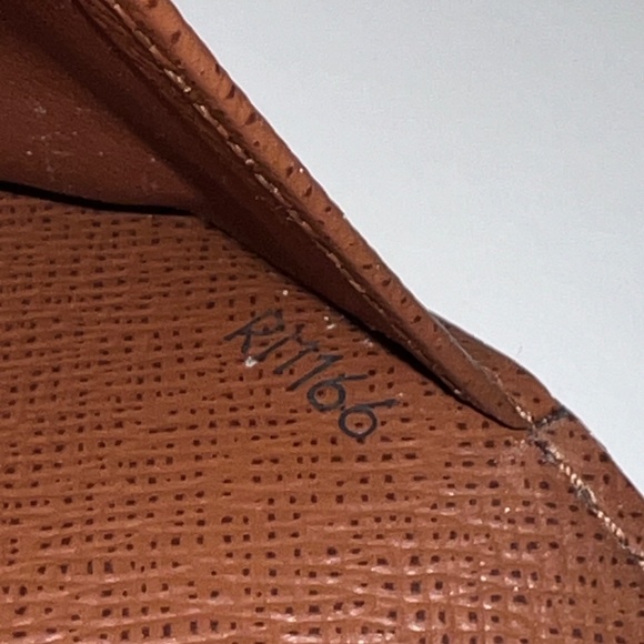 Louis Vuitton - Size MM Ring Agenda Hot Stamped with Gift Set/Old Packaging EUC - Picture 15 of 16